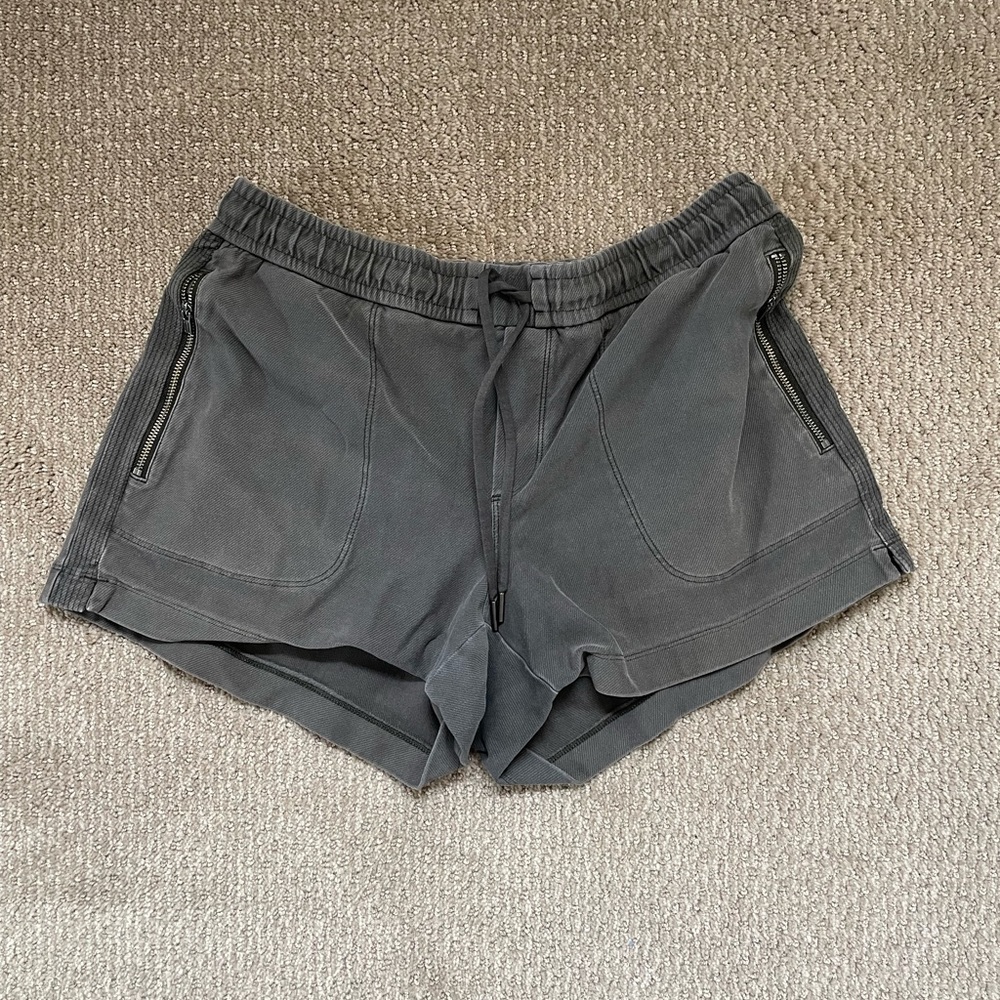 Athleta Farallon grey short